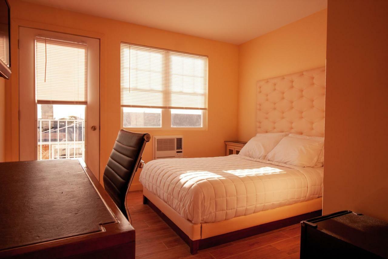Grove Hotel Cherry Grove エクステリア 写真